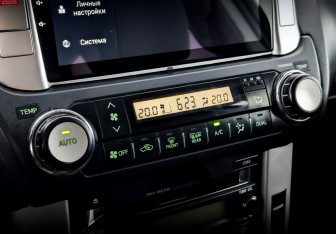 Подержанный автомобиль Toyota Land Cruiser Prado 2013 года (25 фото)