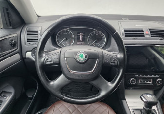 Подержанный автомобиль Skoda Octavia Liftback 2013 года (12 фото)