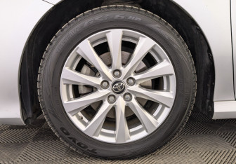 Подержанный автомобиль Toyota Camry Sedan 2019 года (12 фото)