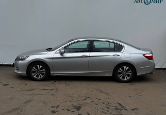 Подержанный автомобиль Honda Accord Sedan 2013 года (5 фото)