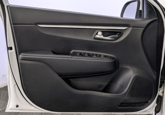 Подержанный автомобиль Kia Rio Hatchback 2021 года (19 фото)