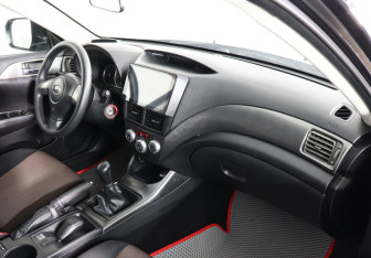 Подержанный автомобиль Subaru Impreza Hatchback 2010 года (10 фото)