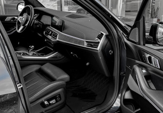 Подержанный автомобиль BMW X7 2021 года (12 фото)