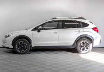 Подержанный автомобиль Subaru XV 2014 года (8 фото)