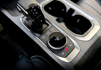 Подержанный автомобиль Jaecoo J7 2023 года (25 фото)