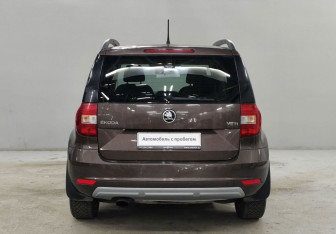 Подержанный автомобиль Skoda Yeti 2014 года (6 фото)