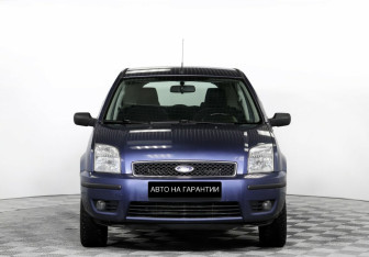 Подержанный автомобиль Ford Fusion 2005 года (2 фото)
