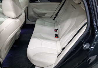 Подержанный автомобиль Hongqi H5 2022 года (13 фото)