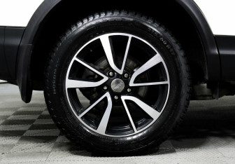 Подержанный автомобиль Nissan Qashqai 2015 года (8 фото)