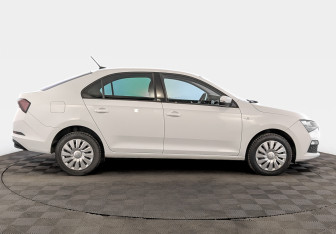 Подержанный автомобиль Skoda Rapid Liftback 2022 года (4 фото)