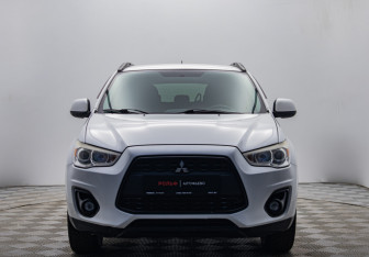 Подержанный автомобиль Mitsubishi ASX 2013 года (8 фото)