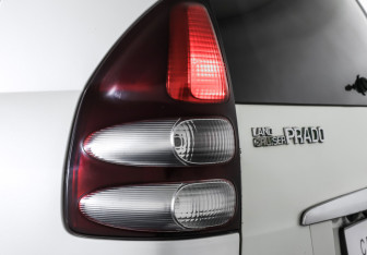 Подержанный автомобиль Toyota Land Cruiser Prado 2004 года (19 фото)