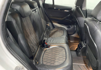 Подержанный автомобиль BMW X1 2017 года (10 фото)