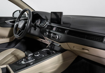 Подержанный автомобиль Audi A4 Sedan 2017 года (9 фото)
