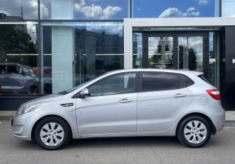 Подержанный автомобиль Kia Rio Hatchback 2012 года (8 фото)