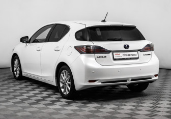 Подержанный автомобиль Lexus CT 2013 года (7 фото)
