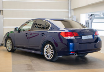 Подержанный автомобиль Subaru Legacy Sedan 2011 года (6 фото)