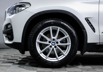 Подержанный автомобиль BMW X3 2017 года (15 фото)