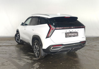 Подержанный автомобиль Geely Atlas 2023 года (6 фото)