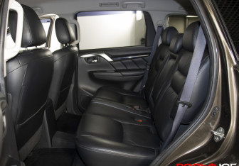 Подержанный автомобиль Mitsubishi Pajero Sport 2017 года (10 фото)