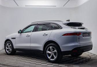 Подержанный автомобиль Jaguar F-Pace 2020 года (3 фото)