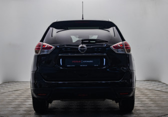 Подержанный автомобиль Nissan X-Trail 2016 года (4 фото)