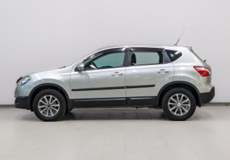 Подержанный автомобиль Nissan Qashqai 2013 года (8 фото)