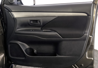 Подержанный автомобиль Mitsubishi Outlander 2015 года (24 фото)