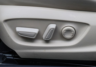 Подержанный автомобиль Toyota Camry Sedan 2022 года (16 фото)