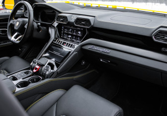 Подержанный автомобиль Lamborghini Urus 2023 года (7 фото)