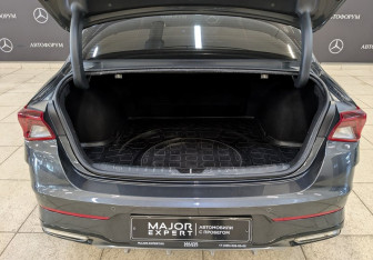 Подержанный автомобиль Kia K5 2021 года (10 фото)