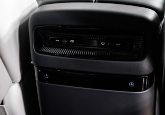 Подержанный автомобиль Voyah Dream 2025 года (20 фото)