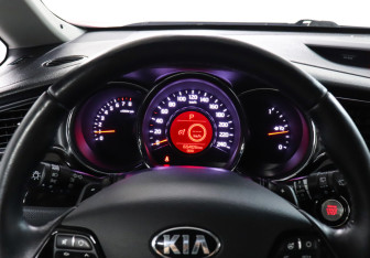 Подержанный автомобиль Kia Ceed Hatchback 2016 года (11 фото)