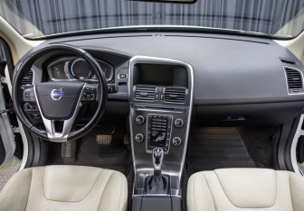 Подержанный автомобиль Volvo XC60 2013 года (14 фото)