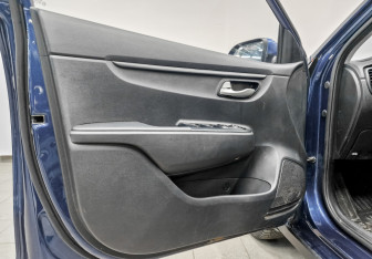 Подержанный автомобиль Kia Rio Hatchback 2021 года (20 фото)