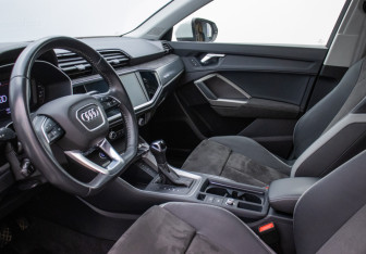 Подержанный автомобиль Audi Q3 2021 года (10 фото)