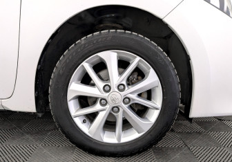 Подержанный автомобиль Toyota Corolla Sedan 2015 года (18 фото)