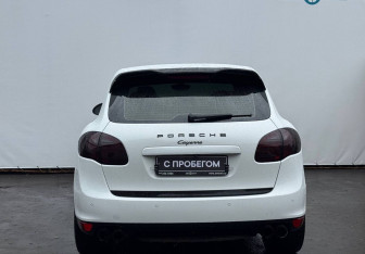 Подержанный автомобиль Porsche Cayenne 2012 года (7 фото)