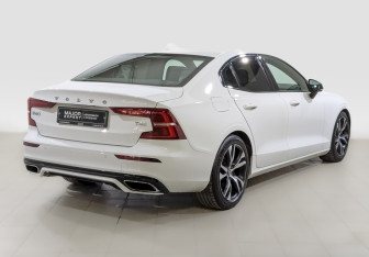 Подержанный автомобиль Volvo S60 2019 года (5 фото)