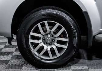 Подержанный автомобиль Nissan Pathfinder 2011 года (15 фото)