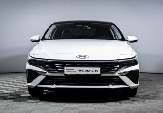 Подержанный автомобиль Hyundai Elantra Sedan 2023 года (2 фото)