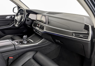 Подержанный автомобиль BMW X7 2019 года (12 фото)