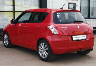 Подержанный автомобиль Suzuki Swift Hatchback 2013 года (7 фото)