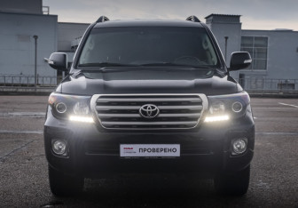 Подержанный автомобиль Toyota Land Cruiser Suv 2014 года (2 фото)