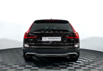 Подержанный автомобиль Volvo V90 Cross Country 2019 года (6 фото)