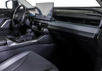 Подержанный автомобиль Toyota RAV4 2025 года (11 фото)