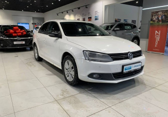 Подержанный автомобиль Volkswagen Jetta Sedan 2014 года (3 фото)