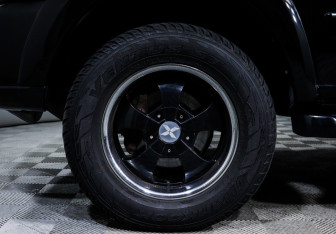 Подержанный автомобиль Toyota Sequoia 2004 года (15 фото)