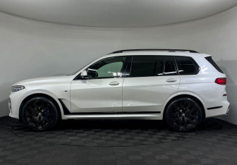 Подержанный автомобиль BMW X7 2021 года (5 фото)