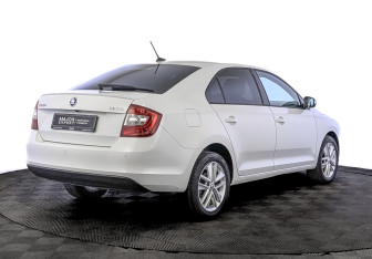 Подержанный автомобиль Skoda Rapid Liftback 2018 года (5 фото)